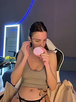 julia fly online show from 02-28-26, 07:53