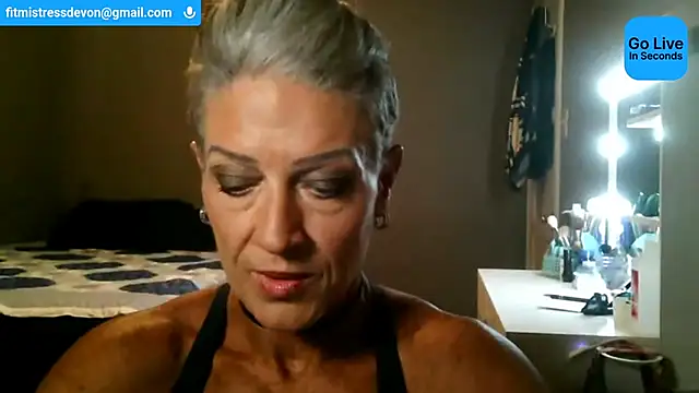 Snapshot of Devon2020 chatting on 05-27-26, 02:52 Devon2020 online show from 05-27-26, 02:52
