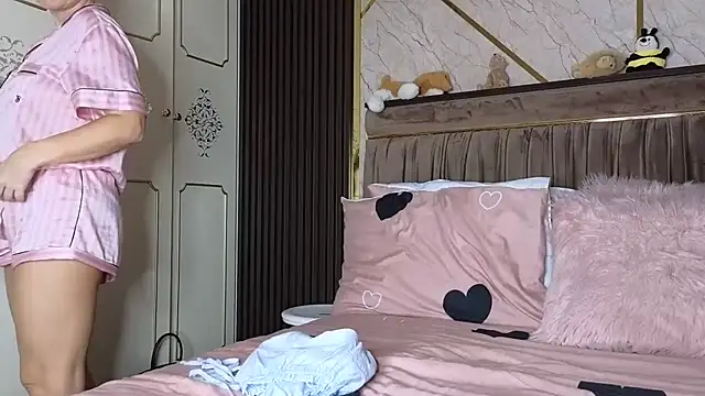 Snapshot of Allys chatting on 03-02-25, 03:45 Allys online show from 03-02-25, 03:45