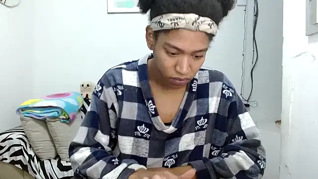 Snapshot of angelamarie1 chatting on 02-08-26, 12:25 angelamarie1 online show from 02-08-26, 12:25