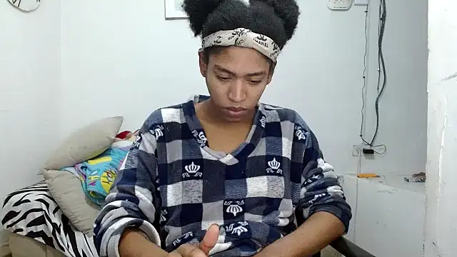 Snapshot of angelamarie1 chatting on 02-09-26, 12:03 angelamarie1 online show from 02-09-26, 12:03