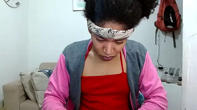 Snapshot of angelamarie1 chatting on 02-25-26, 12:04 angelamarie1 online show from 02-25-26, 12:04