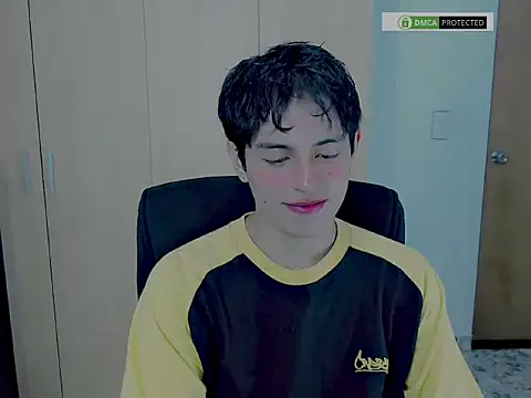 Snapshot of ZHALEM chatting on 11-19-25, 01:05 ZHALEM online show from 11-19-25, 01:05