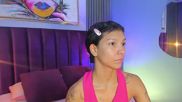 LauraAristizabal online show from 10-31-25, 11:44