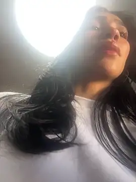 Snapshot of LauraAristizabal chatting on 06-04-26, 12:00 LauraAristizabal online show from 06-04-26, 12:00
