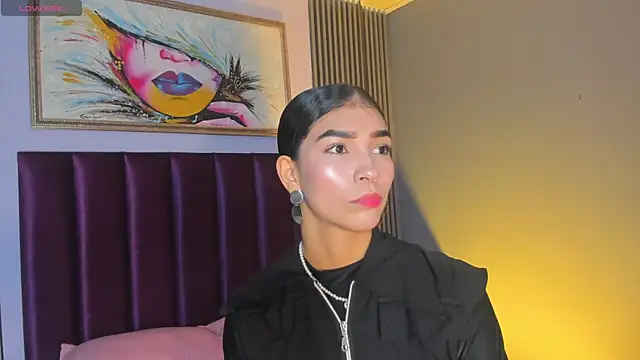 Snapshot of LauraAristizabal chatting on 06-10-26, 12:04 LauraAristizabal online show from 06-10-26, 12:04