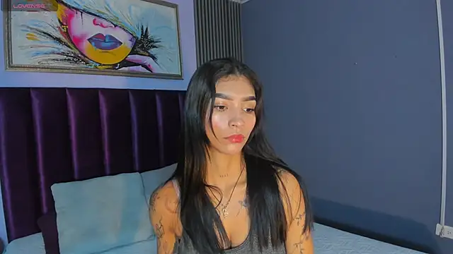 Snapshot of LauraAristizabal chatting on 06-25-26, 12:09 LauraAristizabal online show from 06-25-26, 12:09