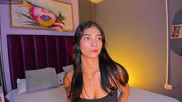 Snapshot of LauraAristizabal chatting on 06-30-26, 12:06 LauraAristizabal online show from 06-30-26, 12:06