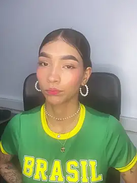Snapshot of LauraAristizabal chatting on 07-18-26, 10:30 LauraAristizabal online show from 07-18-26, 10:30