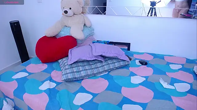 miaa-lee online show from 02-11-25, 08:37