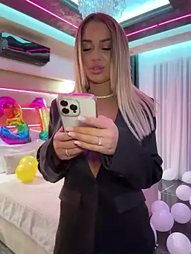 KirstieVegas online show from 01-23-25, 06:14