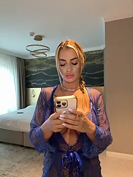 KirstieVegas online show from 09-14-25, 03:44