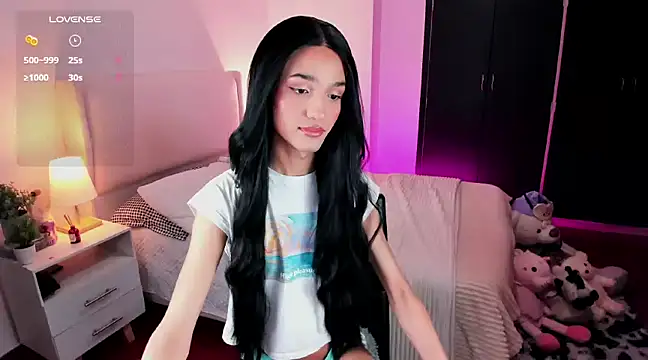 Snapshot of Ainhoads chatting on 01-17-25, 01:04 Ainhoads online show from 01-17-25, 01:04