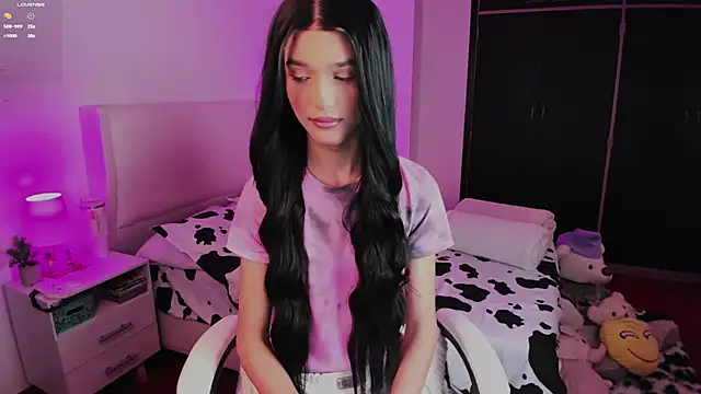 Snapshot of Ainhoads chatting on 10-31-25, 03:13 Ainhoads online show from 10-31-25, 03:13