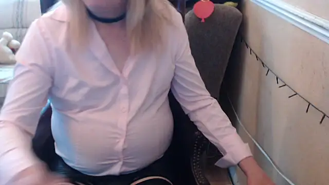 cuminmyknickers online show from 04-11-26, 03:16