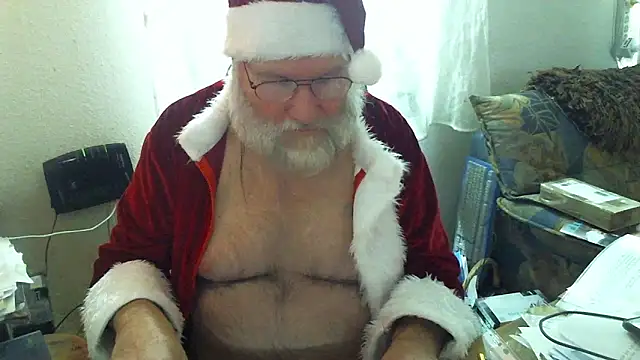 Snapshot of SexySantaC chatting on 12-19-24, 07:29 SexySantaC online show from 12-19-24, 07:29