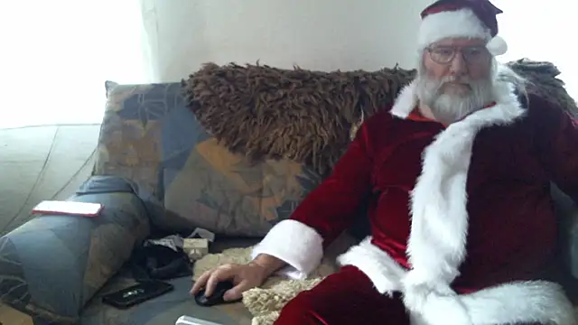 Snapshot of SexySantaC chatting on 12-22-24, 01:33 SexySantaC online show from 12-22-24, 01:33