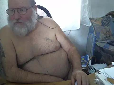 Snapshot of SexySantaC chatting on 12-28-24, 09:20 SexySantaC online show from 12-28-24, 09:20
