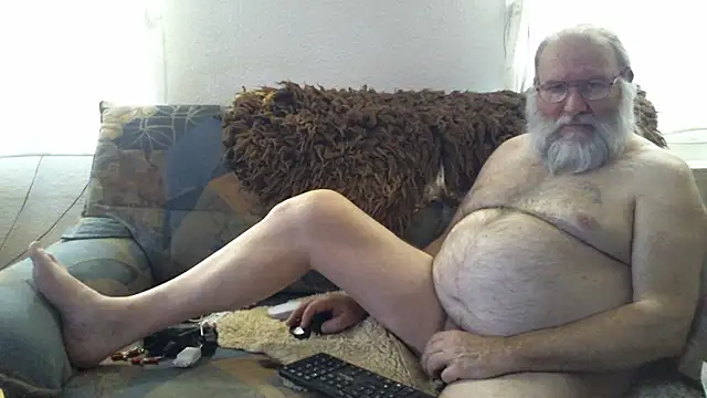 Snapshot of SexySantaC chatting on 12-31-24, 02:14 SexySantaC online show from 12-31-24, 02:14