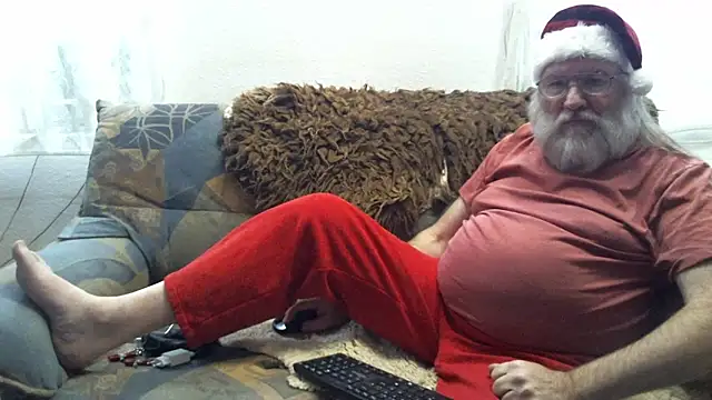 Snapshot of SexySantaC chatting on 12-31-24, 06:02 SexySantaC online show from 12-31-24, 06:02