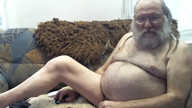 Snapshot of SexySantaC chatting on 01-02-25, 06:45 SexySantaC online show from 01-02-25, 06:45