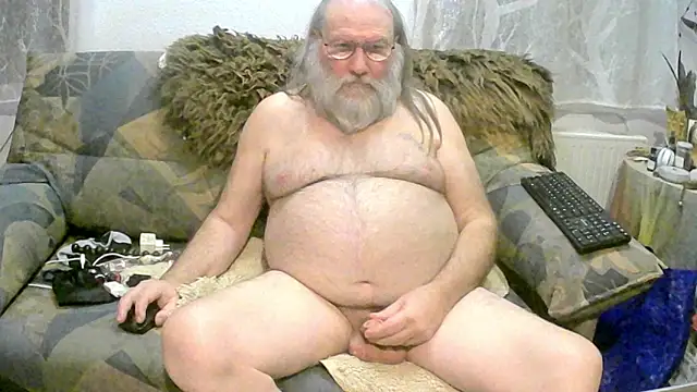 Snapshot of SexySantaC chatting on 01-04-25, 07:55 SexySantaC online show from 01-04-25, 07:55