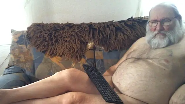 Snapshot of SexySantaC chatting on 01-13-25, 11:08 SexySantaC online show from 01-13-25, 11:08