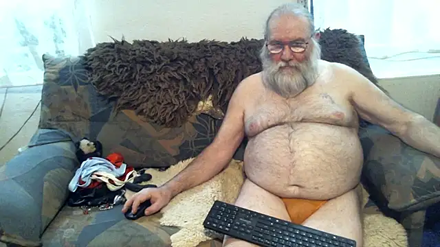 Snapshot of SexySantaC chatting on 02-01-25, 08:05 SexySantaC online show from 02-01-25, 08:05