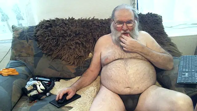 Snapshot of SexySantaC chatting on 02-02-25, 08:19 SexySantaC online show from 02-02-25, 08:19