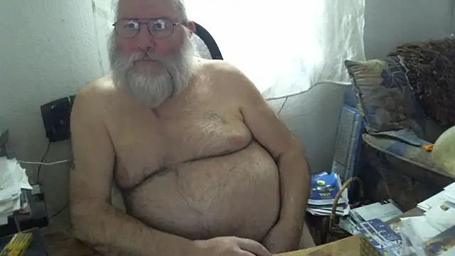 Snapshot of SexySantaC chatting on 02-05-25, 08:46 SexySantaC online show from 02-05-25, 08:46