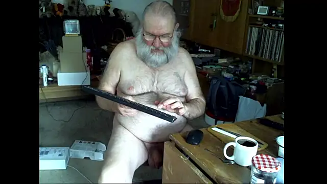 Snapshot of SexySantaC chatting on 02-12-25, 10:03 SexySantaC online show from 02-12-25, 10:03
