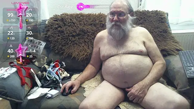 Snapshot of SexySantaC chatting on 02-17-25, 08:47 SexySantaC online show from 02-17-25, 08:47