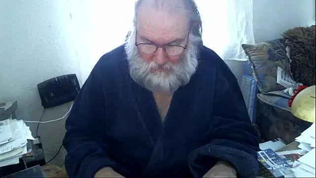 Snapshot of SexySantaC chatting on 02-18-25, 07:43 SexySantaC online show from 02-18-25, 07:43