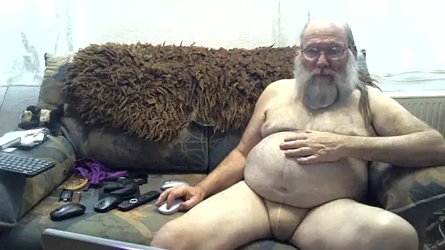 Snapshot of SexySantaC chatting on 03-16-25, 06:44 SexySantaC online show from 03-16-25, 06:44