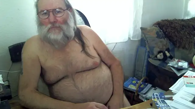 Snapshot of SexySantaC chatting on 03-18-25, 02:59 SexySantaC online show from 03-18-25, 02:59