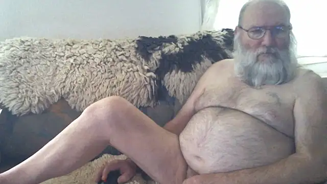 Snapshot of SexySantaC chatting on 09-24-25, 06:50 SexySantaC online show from 09-24-25, 06:50