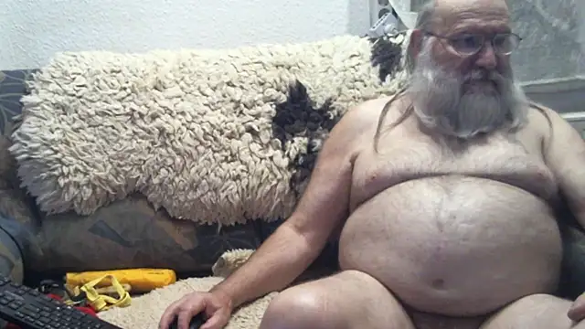 Snapshot of SexySantaC chatting on 10-19-25, 08:09 SexySantaC online show from 10-19-25, 08:09