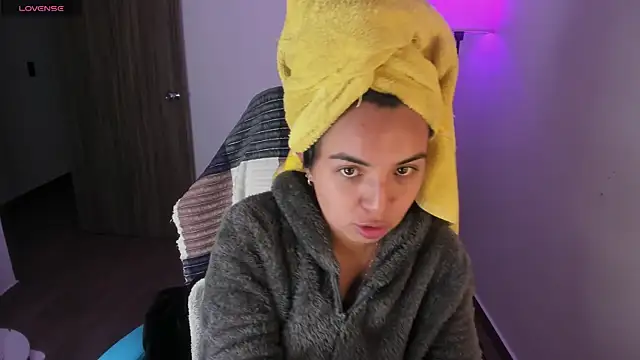 Miss Nicole online show from 11-20-25, 02:12