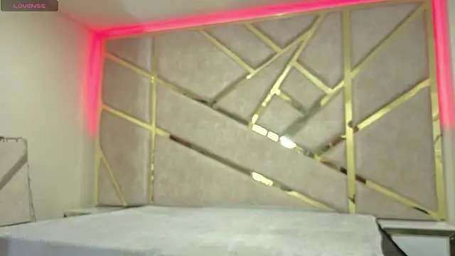 Snapshot of _emma_miller_ chatting on 02-14-26, 11:07 emma miller online show from 02-14-26, 11:07