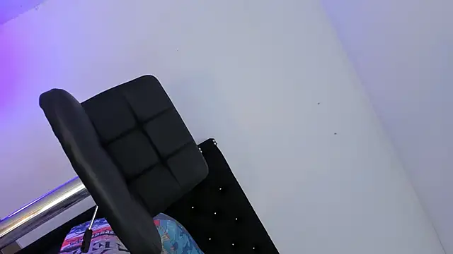 Snapshot of MistressMichell chatting on 03-03-25, 01:53 MistressMichell online show from 03-03-25, 01:53