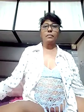 MsAttitude online show from 04-17-26, 05:38