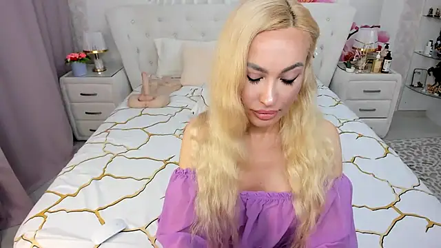 Snapshot of HottieSweetBritney chatting on 07-15-26, 04:01 HottieSweetBritney online show from 07-15-26, 04:01