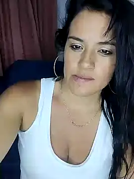 Snapshot of zhayra_rose chatting on 01-22-25, 03:20 zhayra rose online show from 01-22-25, 03:20