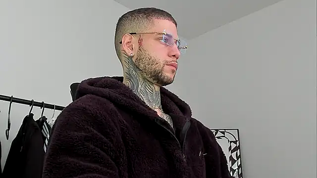  jamesleandros1 online show from 11-12-25, 12:27