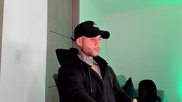  jamesleandros1 online show from 04-01-26, 02:12