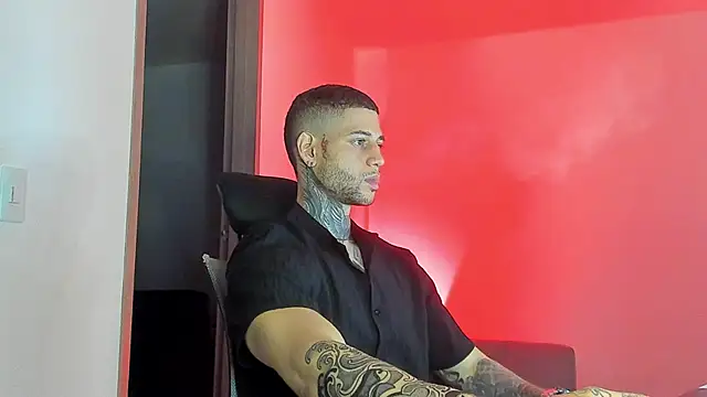  jamesleandros1 online show from 04-21-26, 01:42