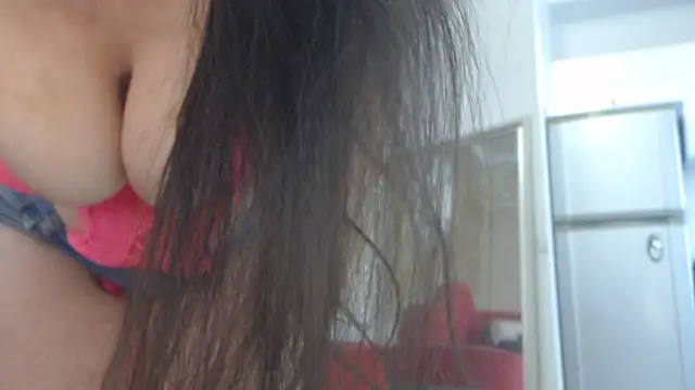 Snapshot of AnnaBellaLuckyXOXO chatting on 03-10-25, 08:37 AnnaBellaLuckyXOXO online show from 03-10-25, 08:37