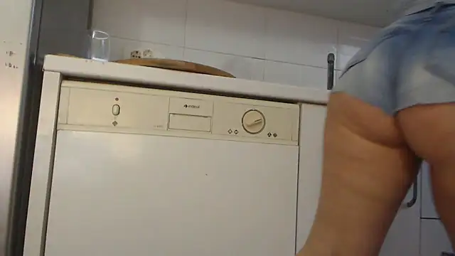 Snapshot of AnnaBellaLuckyXOXO chatting on 03-23-25, 05:43 AnnaBellaLuckyXOXO online show from 03-23-25, 05:43