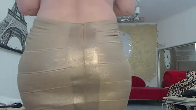 Snapshot of AnnaBellaLuckyXOXO chatting on 10-10-25, 11:31 AnnaBellaLuckyXOXO online show from 10-10-25, 11:31