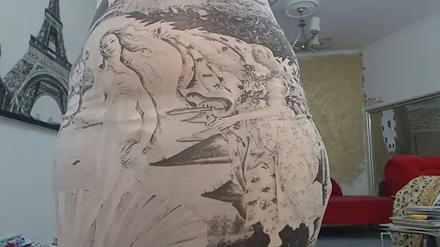 Snapshot of AnnaBellaLuckyXOXO chatting on 10-25-25, 11:29 AnnaBellaLuckyXOXO online show from 10-25-25, 11:29